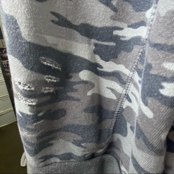 Rue + Distressed Camouflage Sweatshirt 1X Gray Black Crew Neck Long Sleeves - Picture 4 of 16